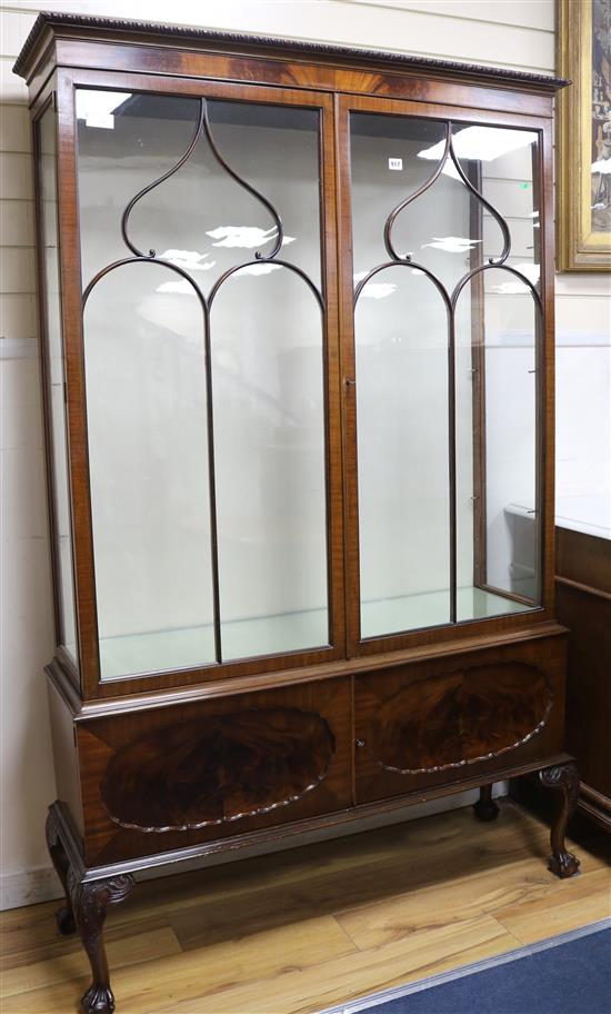 A 1920s mahogany display cabinet W.118cm